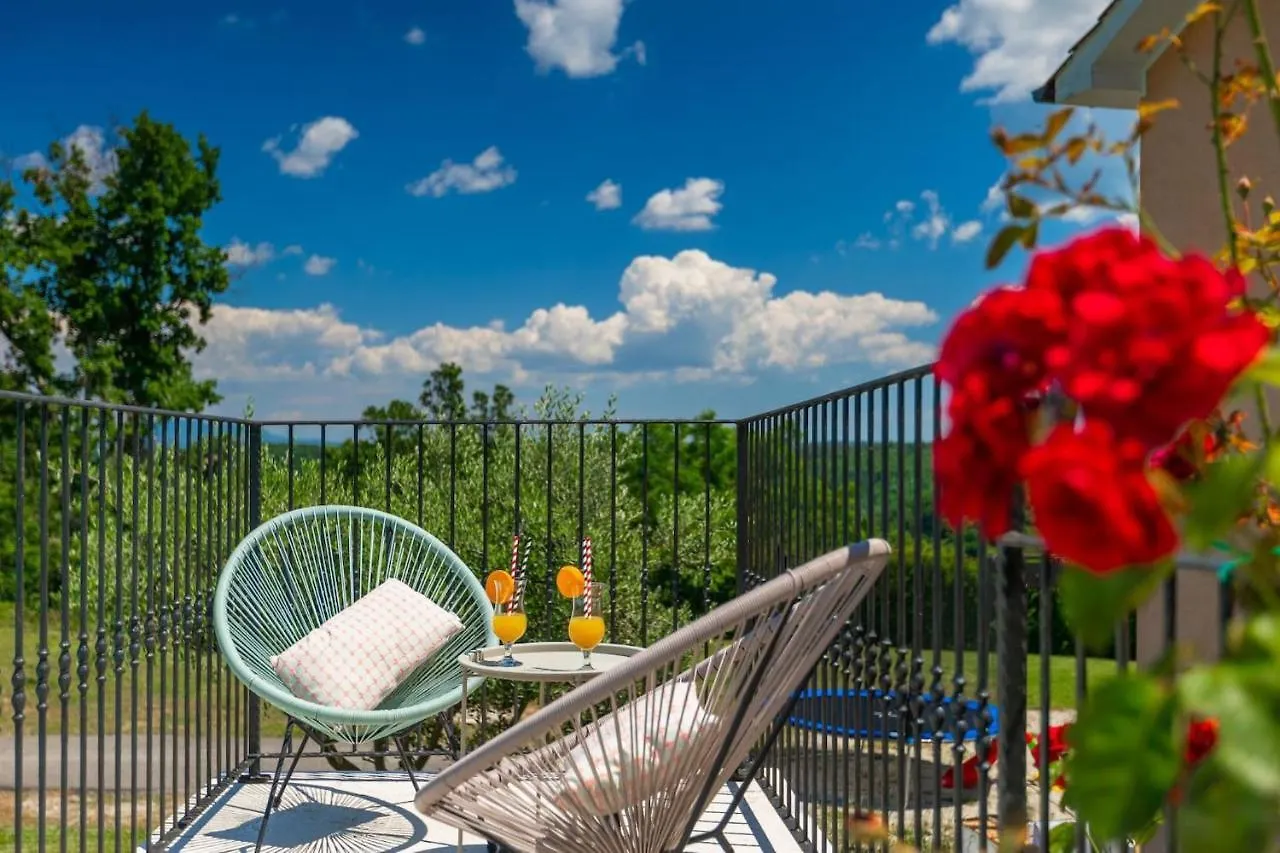Villa Benjamin With Pool And Jacuzzi In Tinjan