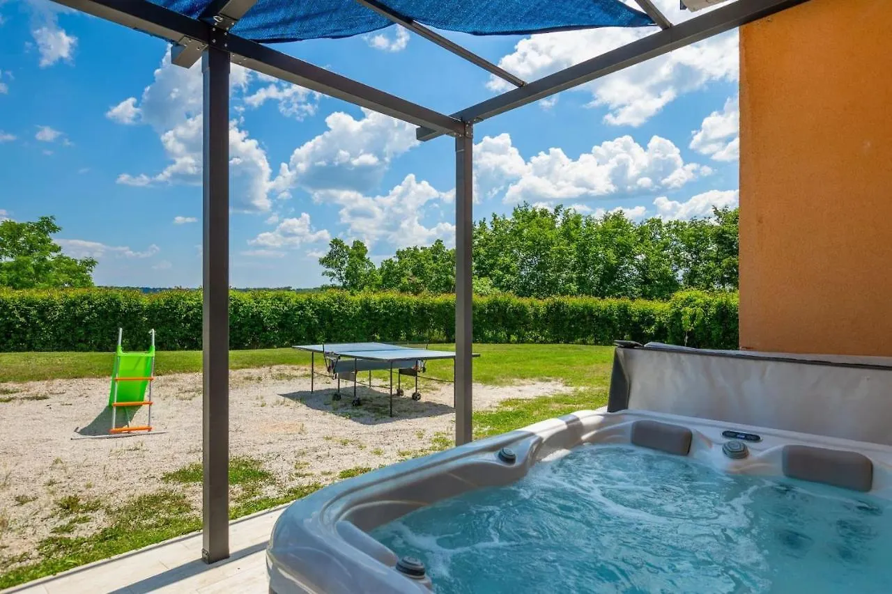 Villa Benjamin With Pool And Jacuzzi In Tinjan