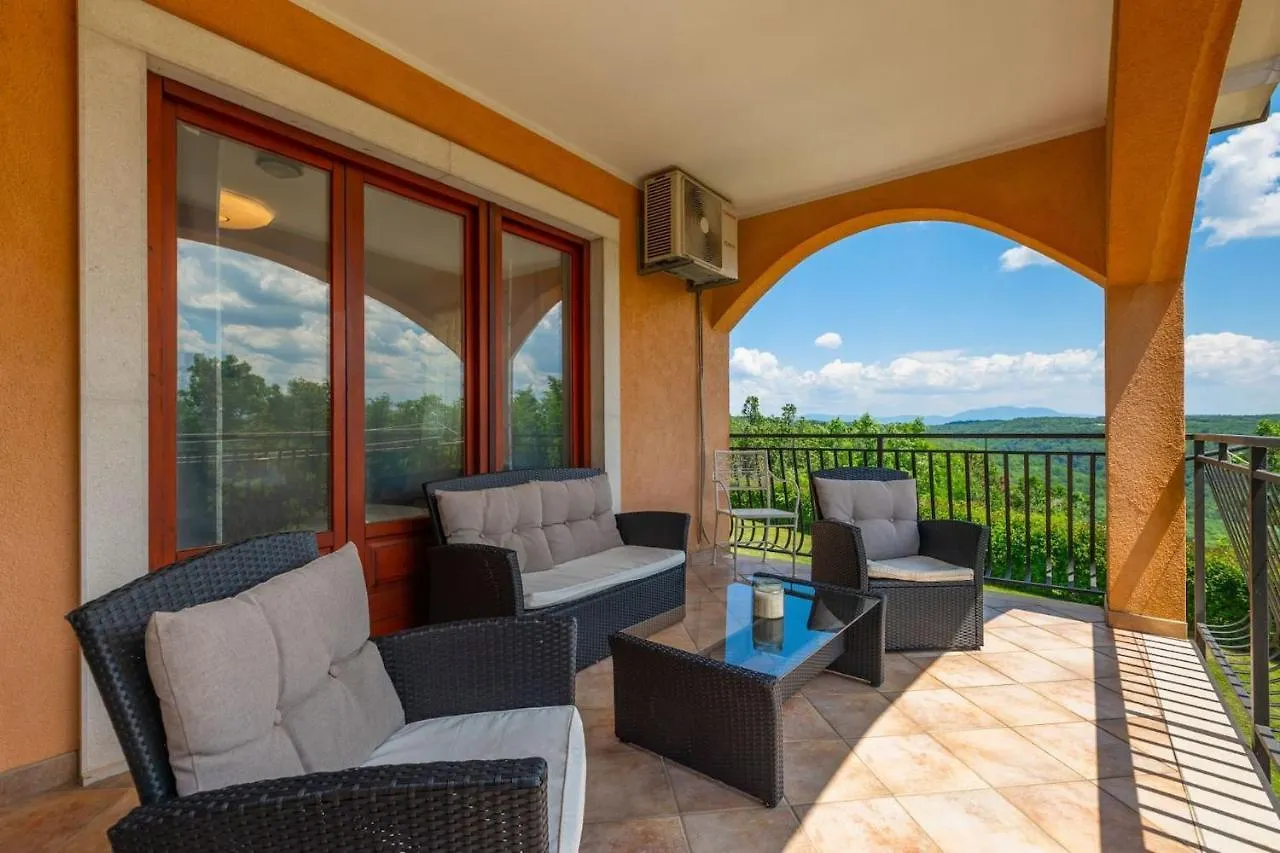 Villa Benjamin With Pool And Jacuzzi In Tinjan 0*,