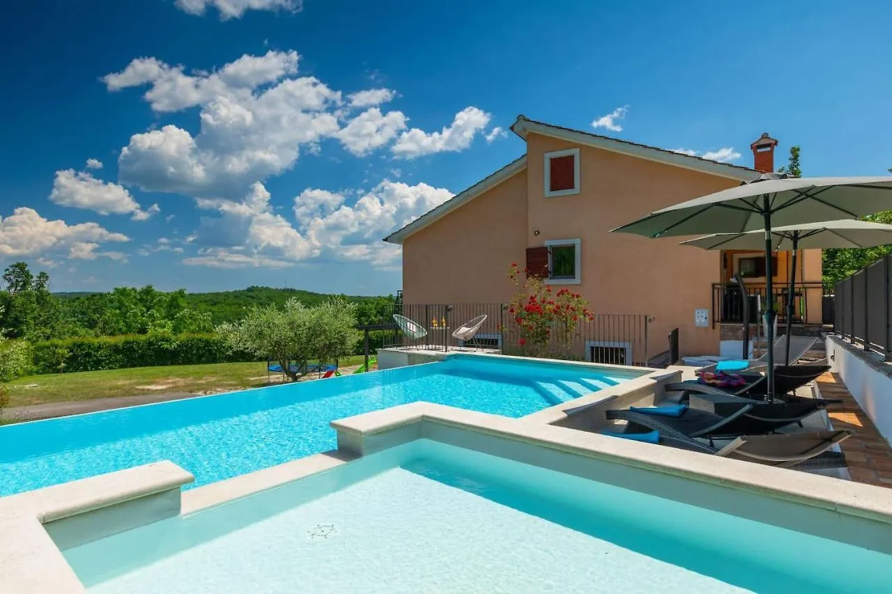 Villa Benjamin With Pool And Jacuzzi In Tinjan